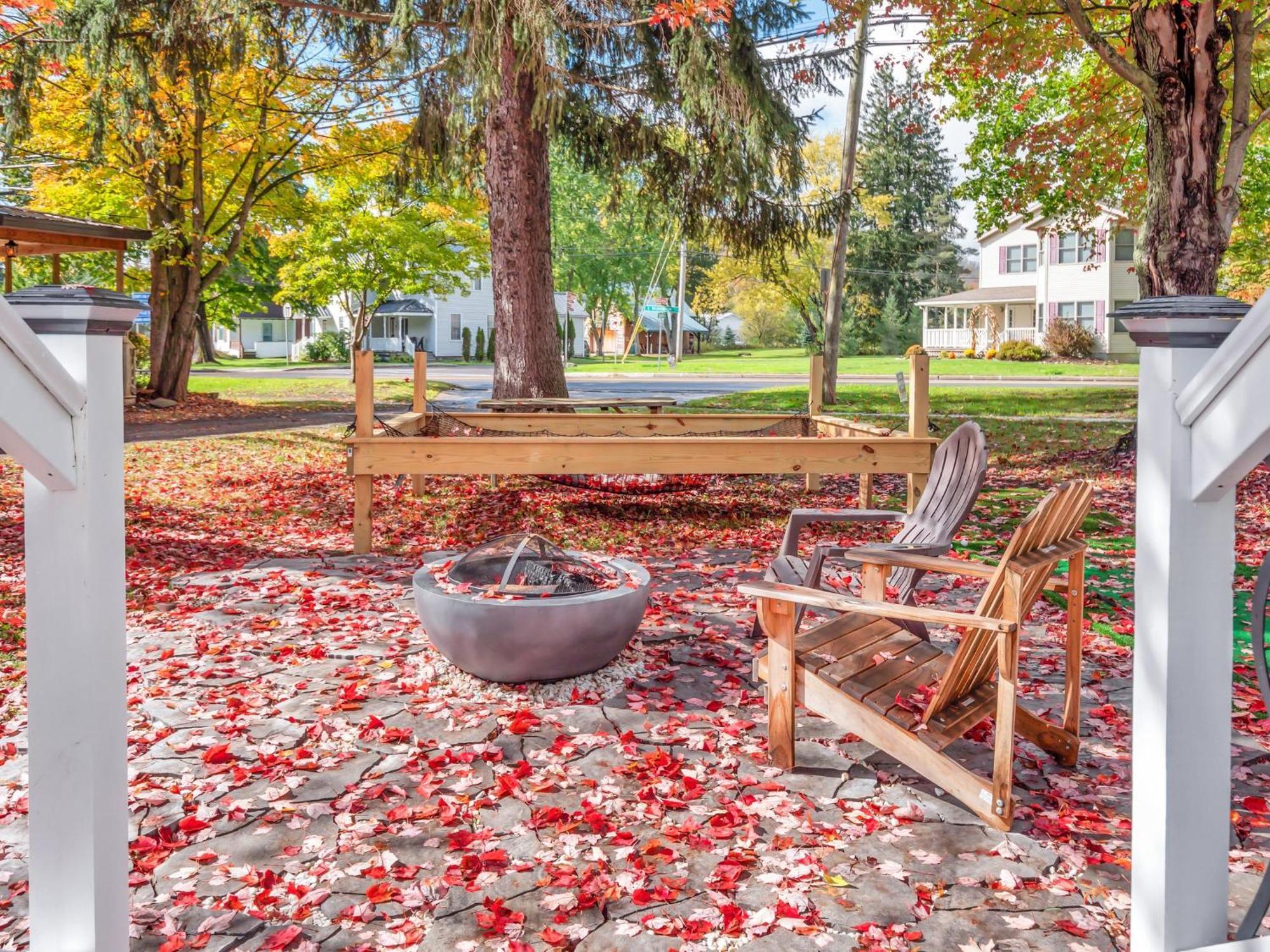 The Kelly House - 4 Bedroom Historic Lodge - Downtown Ellicottville Bagian luar foto