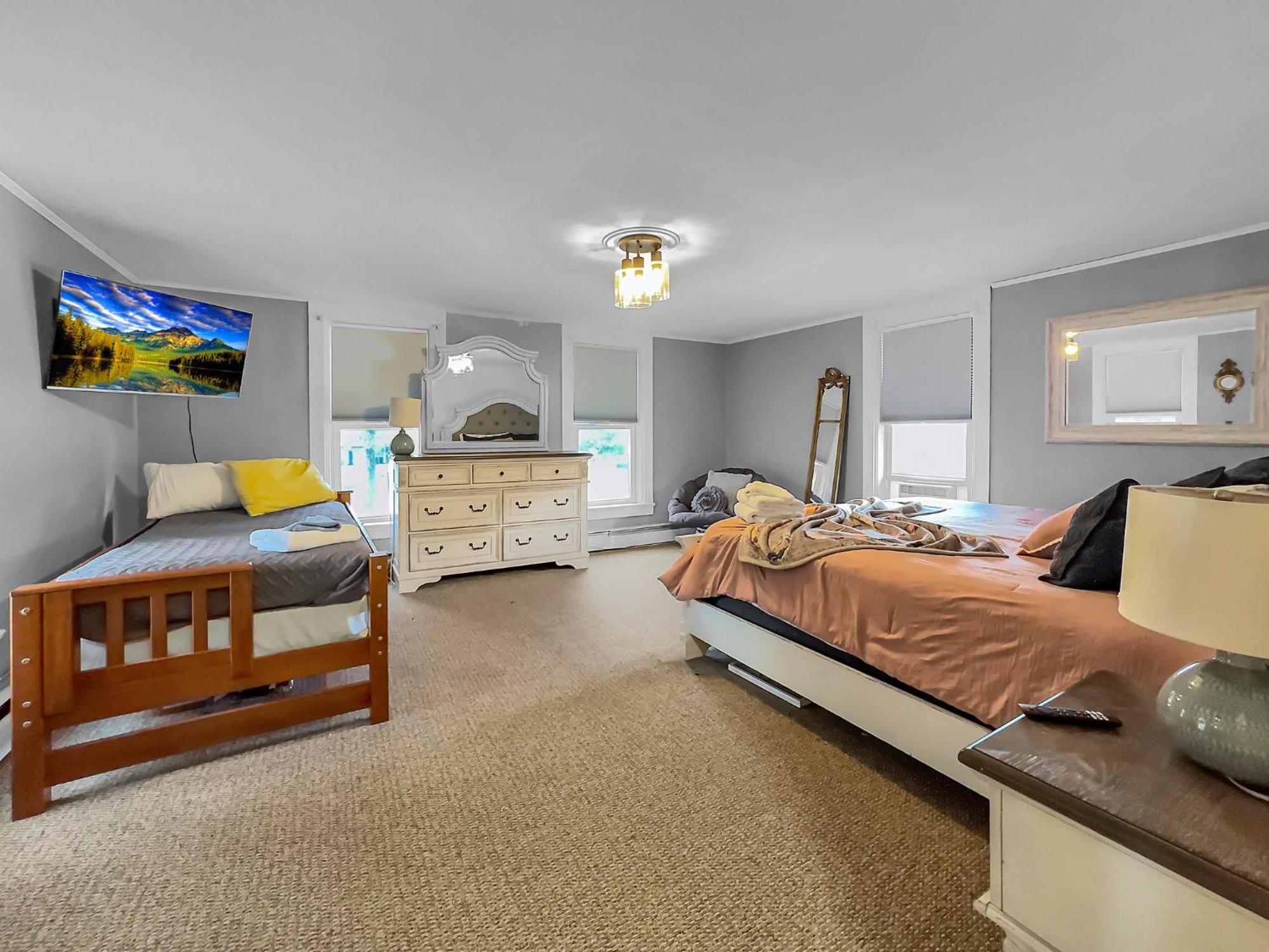 The Kelly House - 4 Bedroom Historic Lodge - Downtown Ellicottville Bagian luar foto
