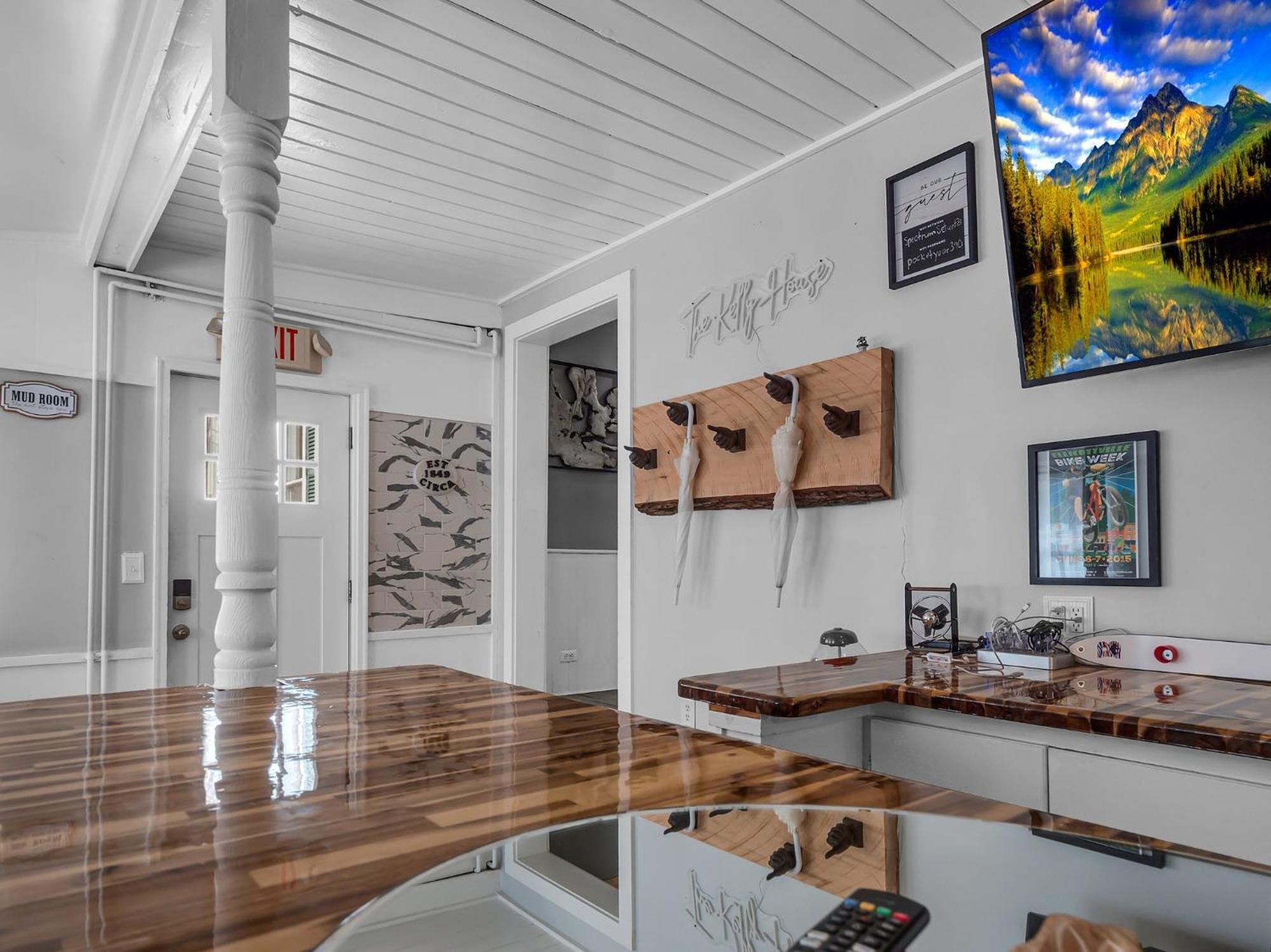 The Kelly House - 4 Bedroom Historic Lodge - Downtown Ellicottville Bagian luar foto